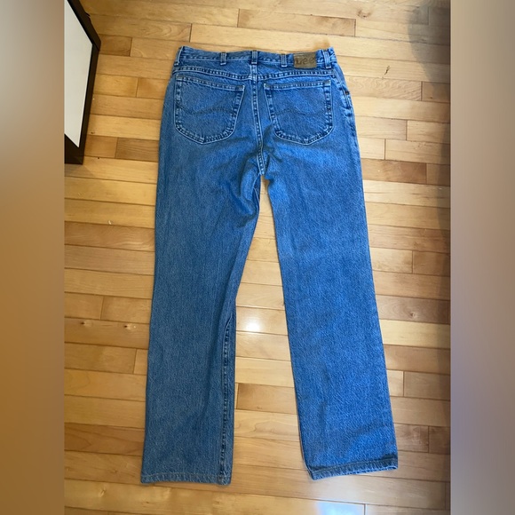 Light stains on knees - Picture 2 of 4